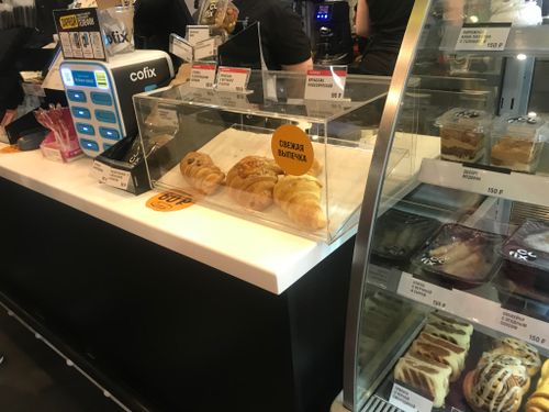 Прозрачная витрина для выпечки