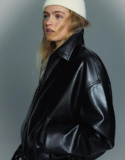 BERSHKA Бомбер из искусственной кожи с поясом, черный