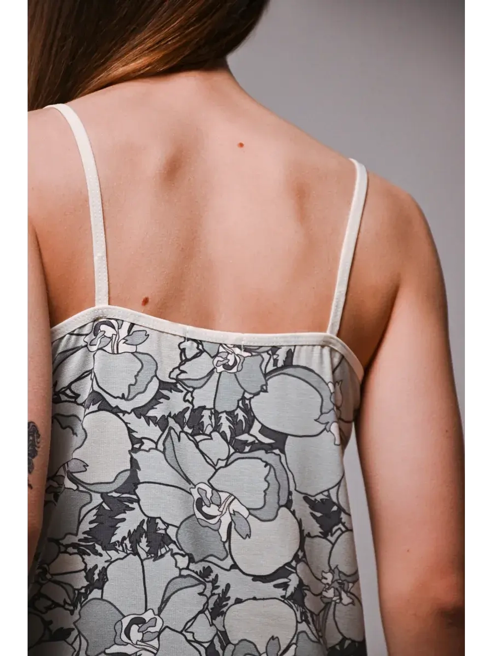 Ночная сорочка с кружевом на бретельках