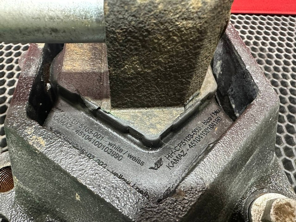 Подушка двигателя 2020г