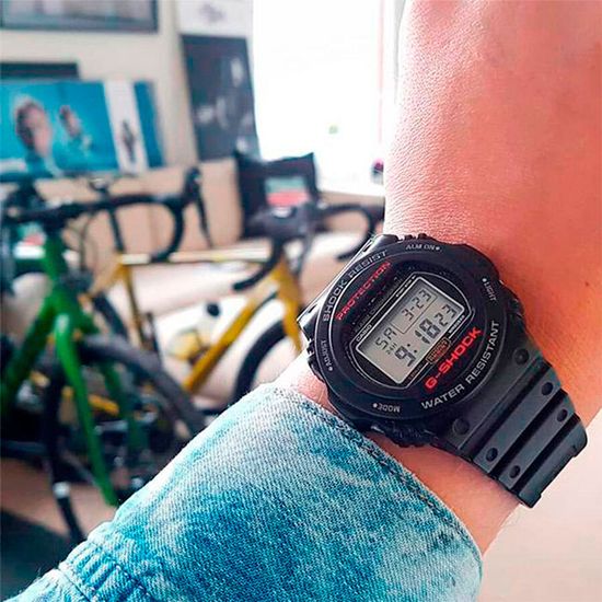 Наручные часы Casio G-Shock DW-5750UE-1DR