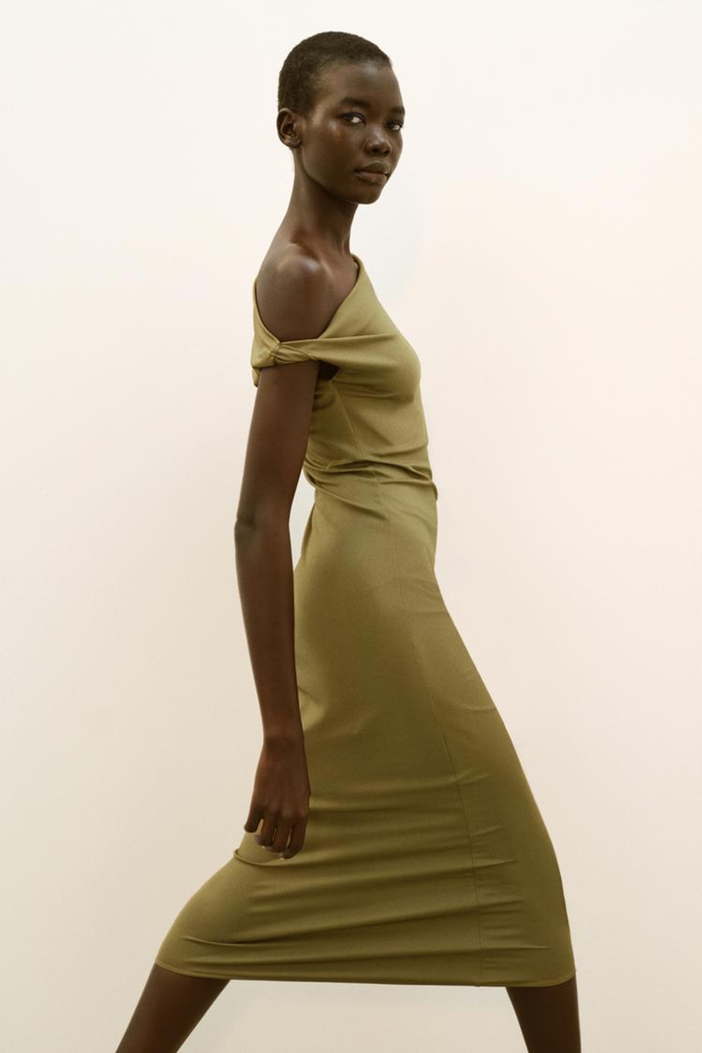 ZARA ПЛАТЬЕ МИДИ АСИММЕТРИЧНОГО КРОЯ, ОЛИВКОВЫЙ