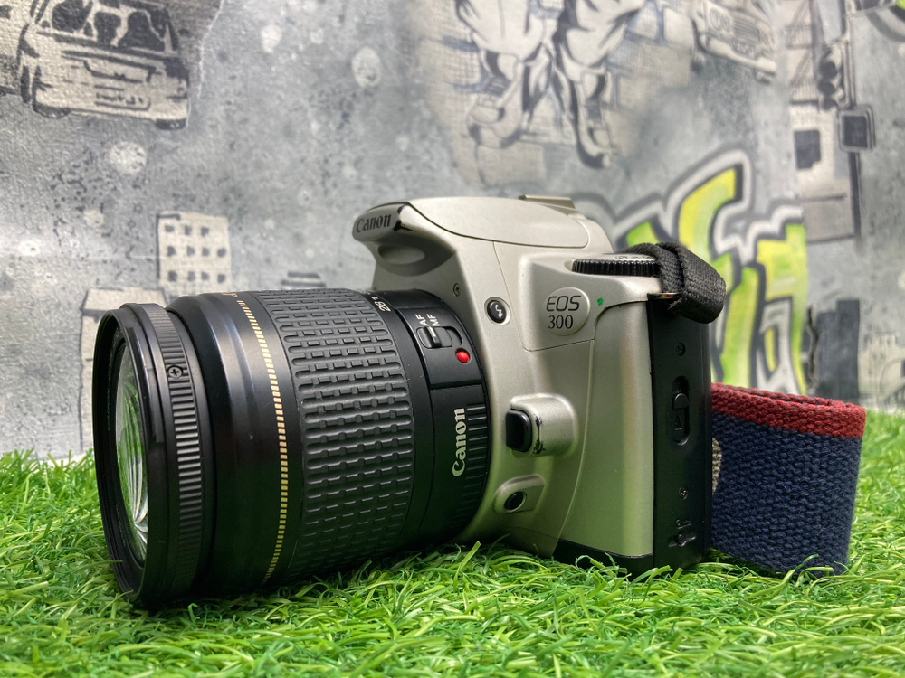 Canon EOS 300 kit EF 28-80mm 3.5-5.6 IV