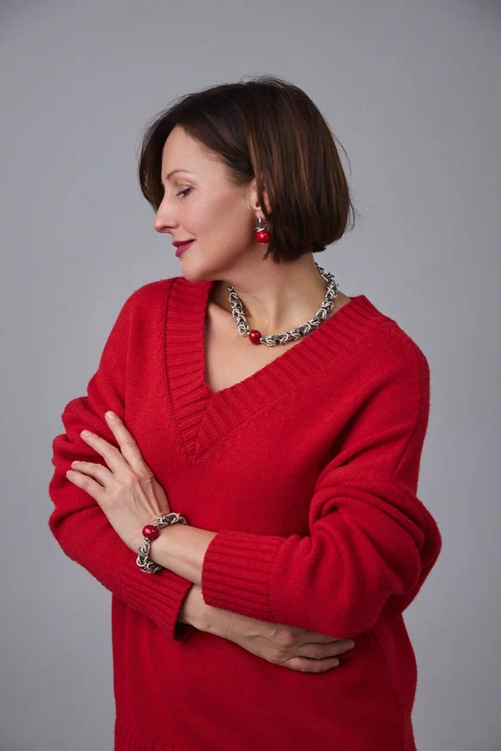 Колье Византия биколор: серебро и графит с красным плоским жемчугом Майорка