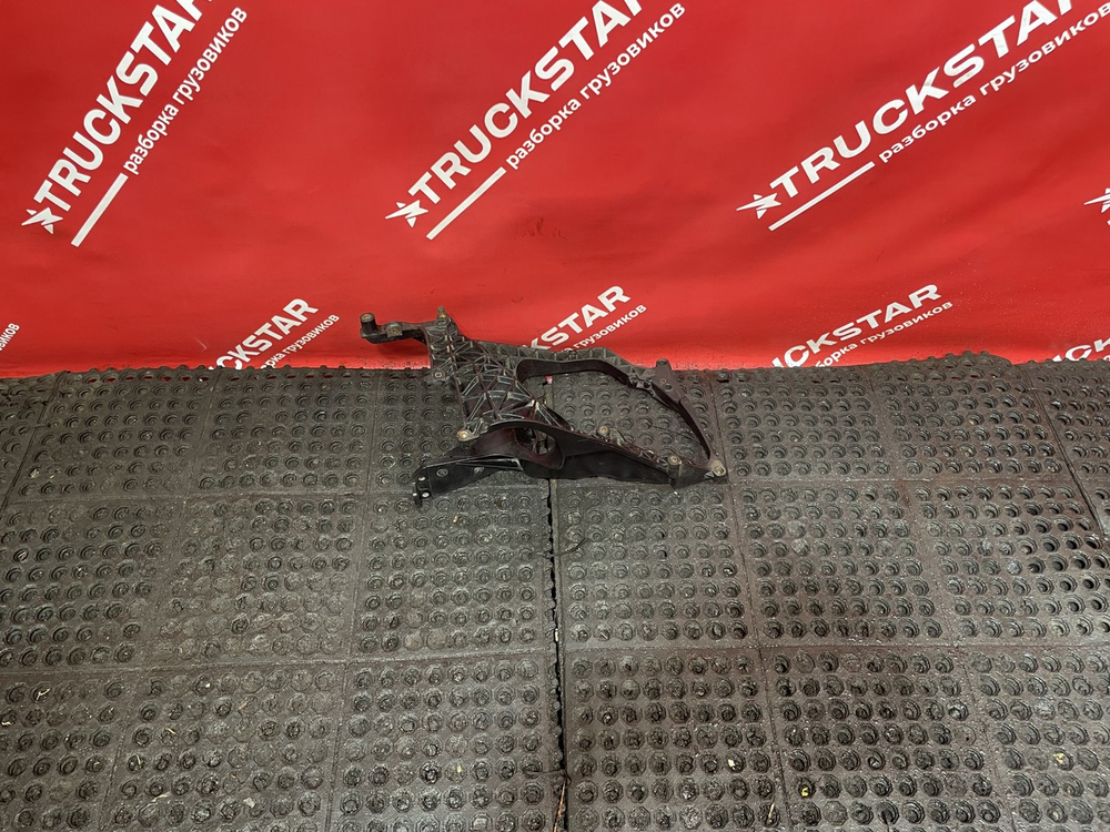 Кронштейн фары правой 2020г.