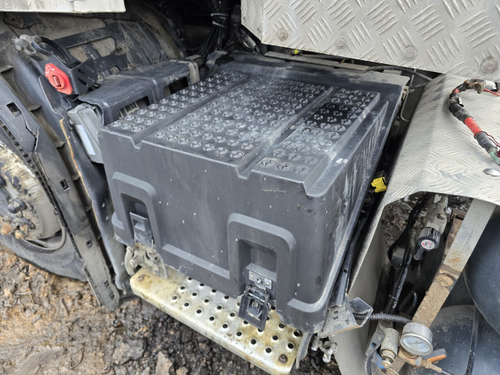 Крышка ящика АКБ 2020г.