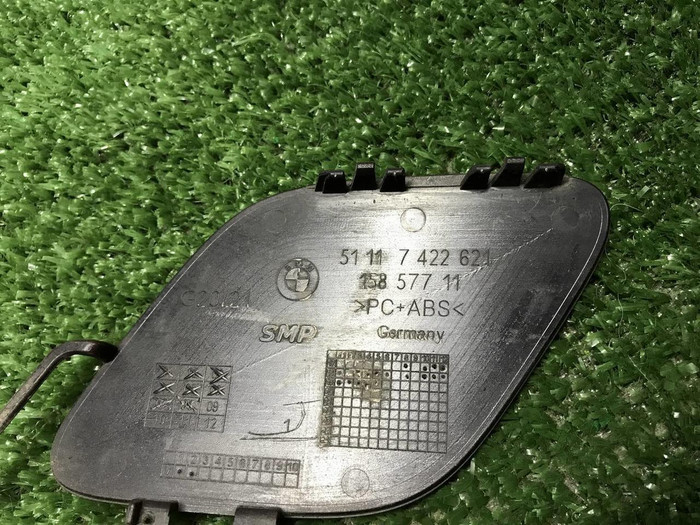 Заглушка буксировочного крюка BMW 3er G20 (18-22)