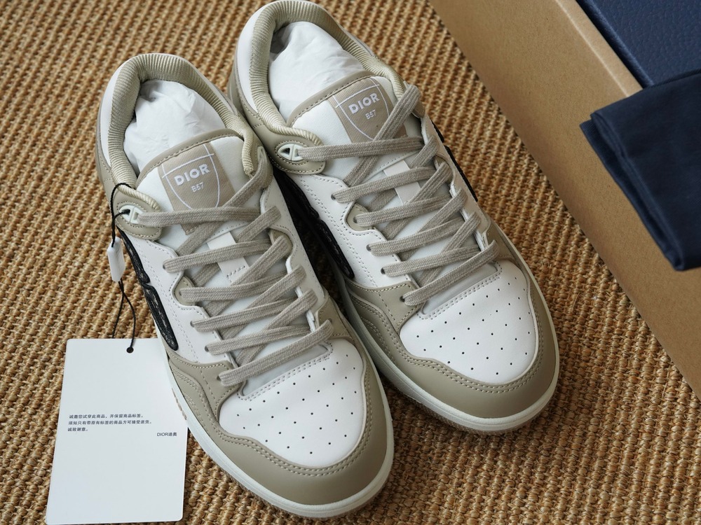 Кроссовки B57 Dribble