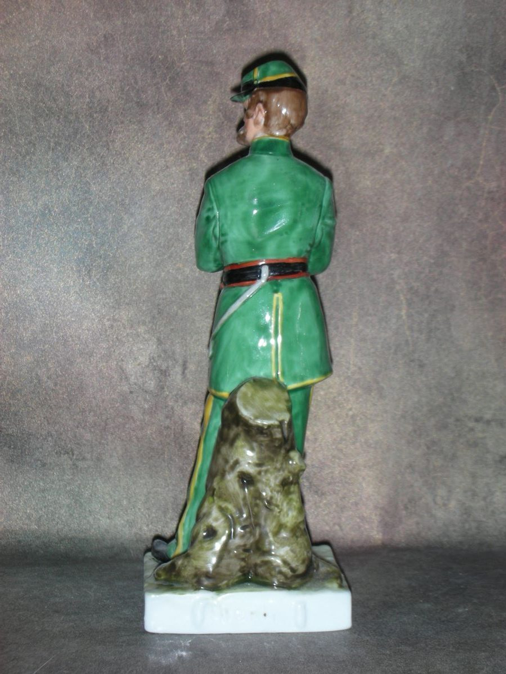 Статуэтка. Фарфор. Солдат. Офицер. Capodimonte. Италия