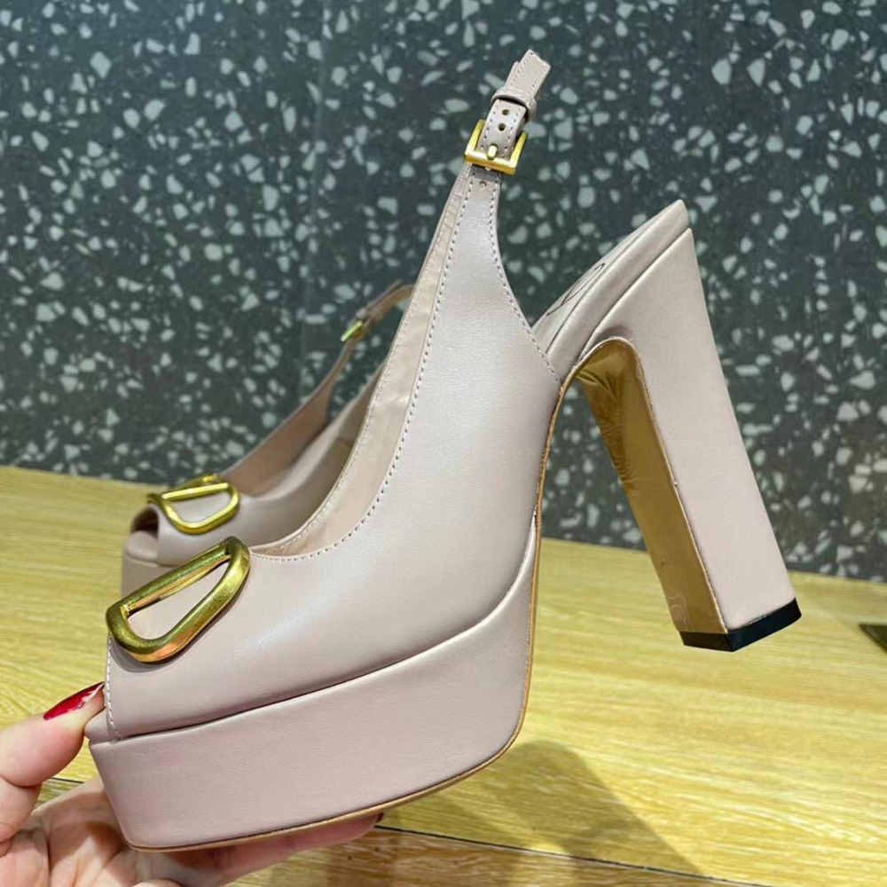 Босоножки Valentino
