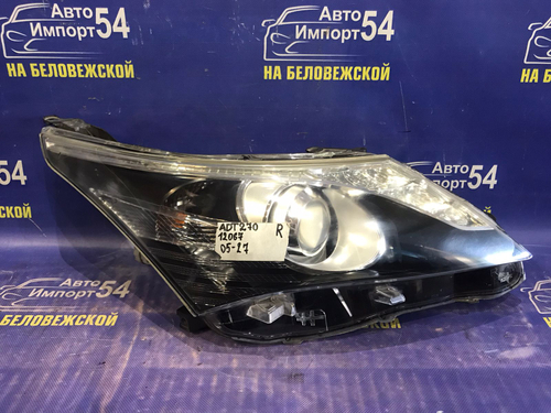 Фара передняя правая TOYOTA AVENSIS 2011-2015