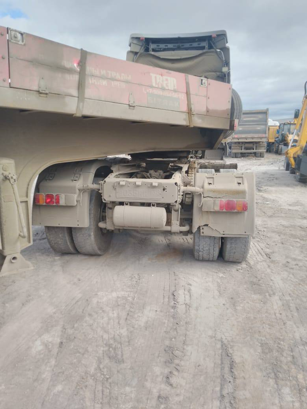 SITRAK C7H 6x4 Седельный тягач ZZ4256V364HE (Дизельный, 12,4 л, 540 л.с., МТ)