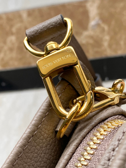 Louis Vuitton Onthego East West
