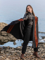 Шерстяной палантин с вышивкой (графит)