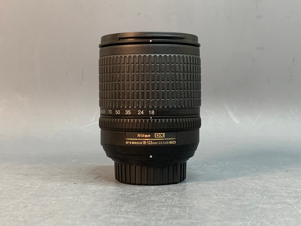 Nikon 18-135mm f/3.5-5.6G ED-IF AF-S DX Zoom-Nikkor