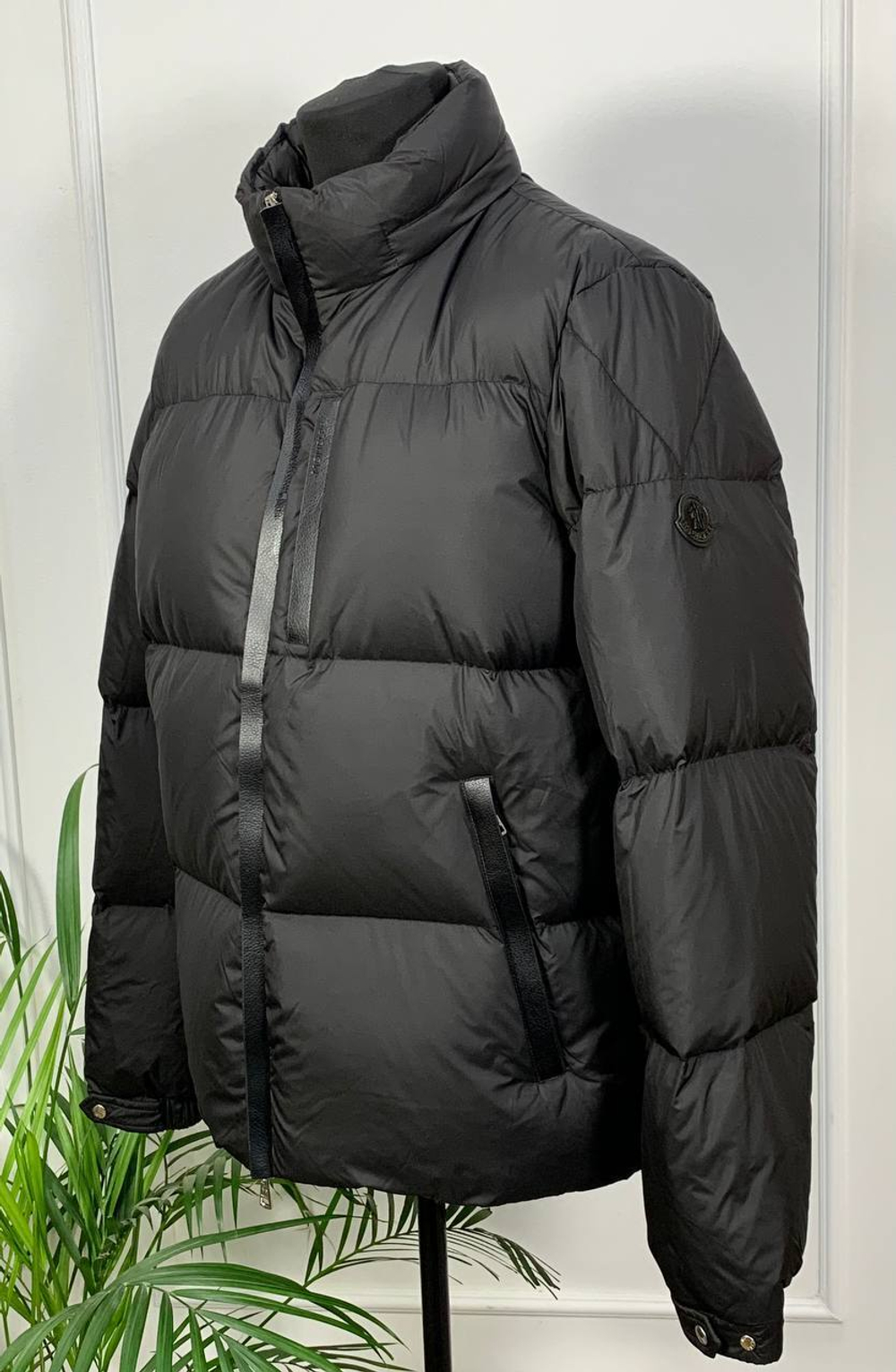 Пуховик Moncler