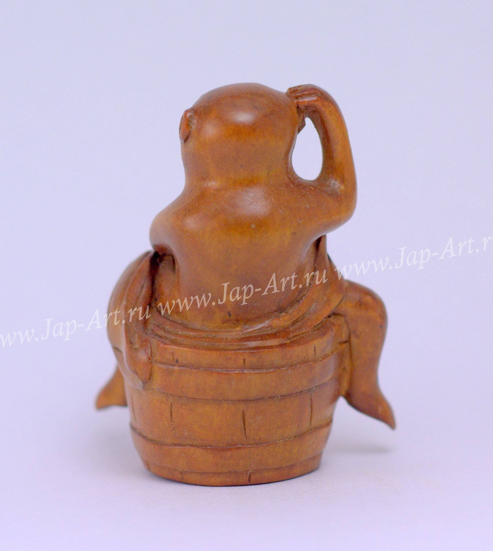 Нэцкэ Обезьяна на бочке