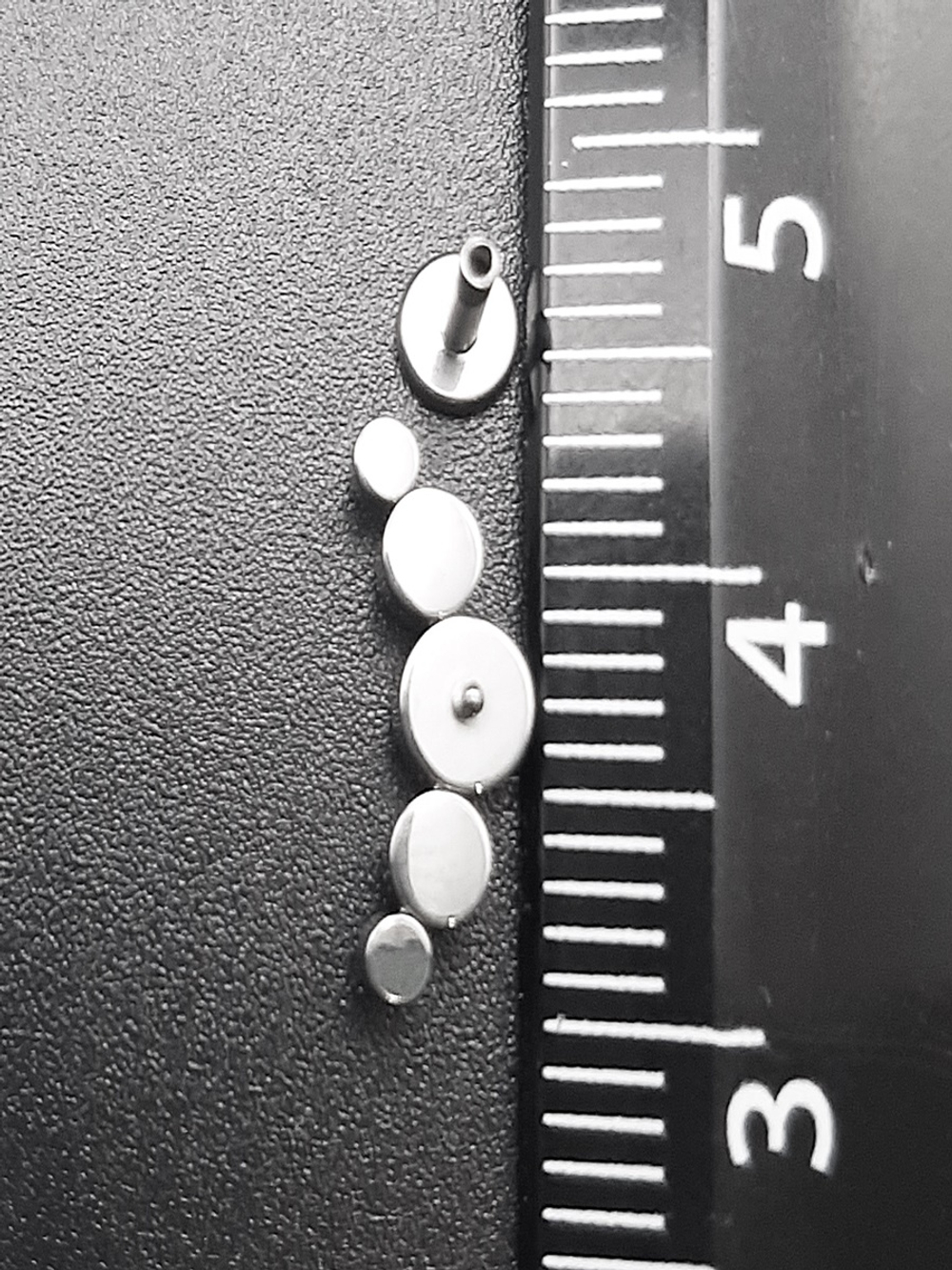 Микроштанга 6 мм с прозрачными кристаллами для пирсинга ушей. Титан G23