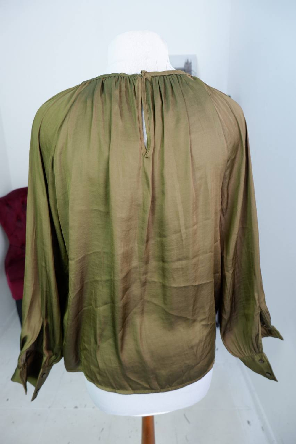 Блузка H&M атласная, маркировка 34, визуально 40 размер