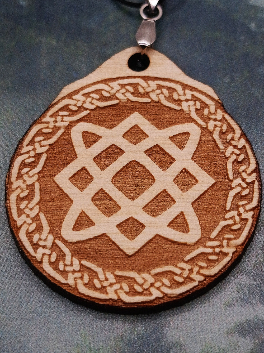 Кулон из дерева Звезда Лады Богородицы