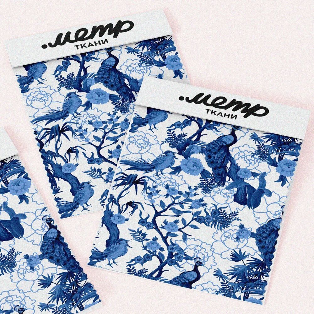Ткань атлас синие павлины