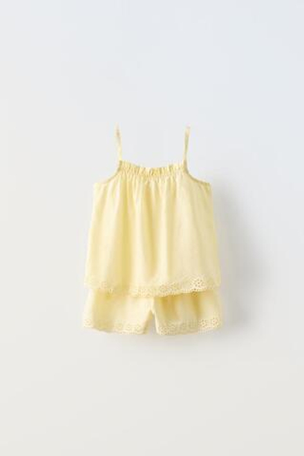 ZARA КОМПЛЕКТ С ТОПОМ НА БРЕТЕЛЯХ С ВЫШИВКОЙ ШИФФЛИ, ЖЕЛТЫЙ