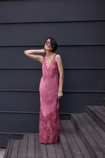 платье-комбинация с кружевной отделкой