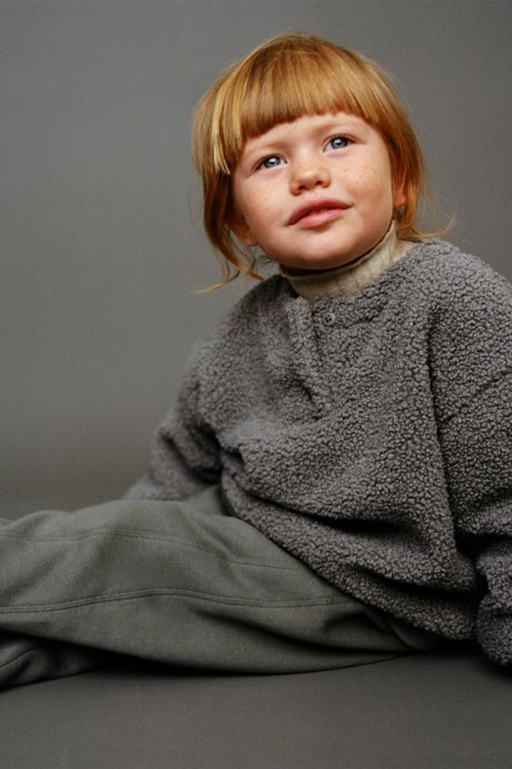 ZARA ТОЛСТОВКА ИЗ ИСКУССТВЕННОЙ ОВЧИНЫ, АНТРАЦИТОВО-СЕРЫЙ