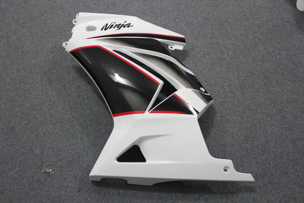 Комплект пластика для мотоцикла Kawasaki Ninja 250R Бело-Черный