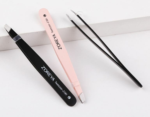 Пинцет для придания формы, обработки контура и прореживания бровей, прямой. Цвет черный, блистер 1 шт. модель Z417