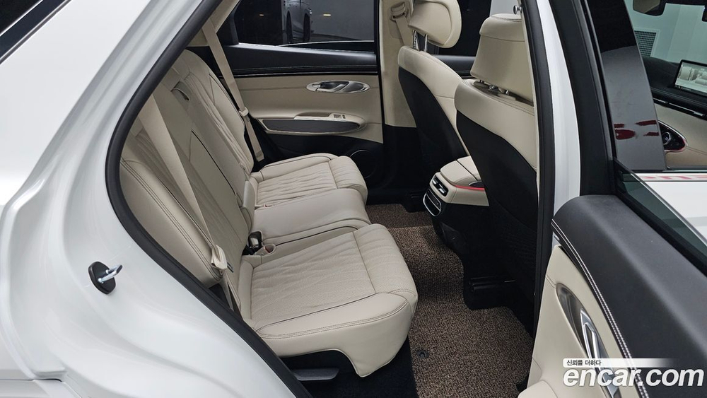 Genesis GV70 2.5T Бензин 2WD (08.2023)