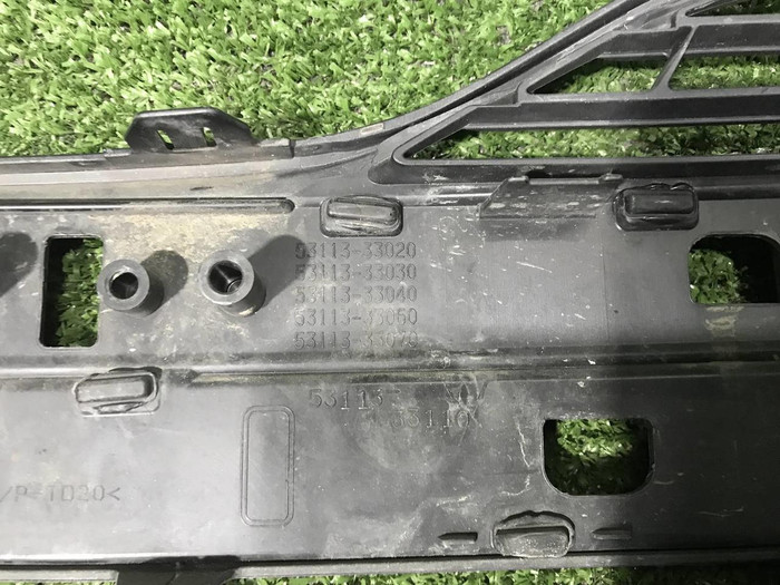 Решетка переднего бампера Toyota Camry xv70 (2017-2021)