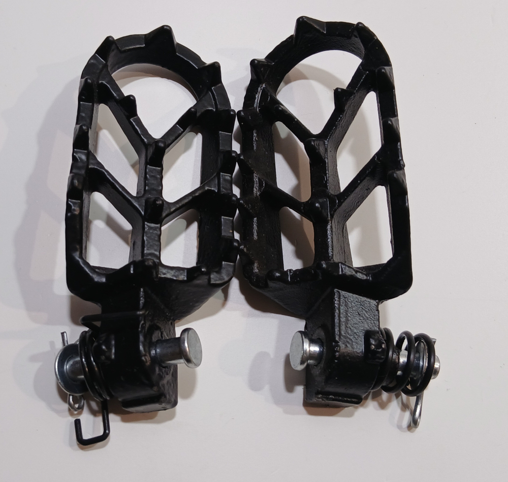 Подножки водителя в сборе (пара) Мотоцикл BSE Z3