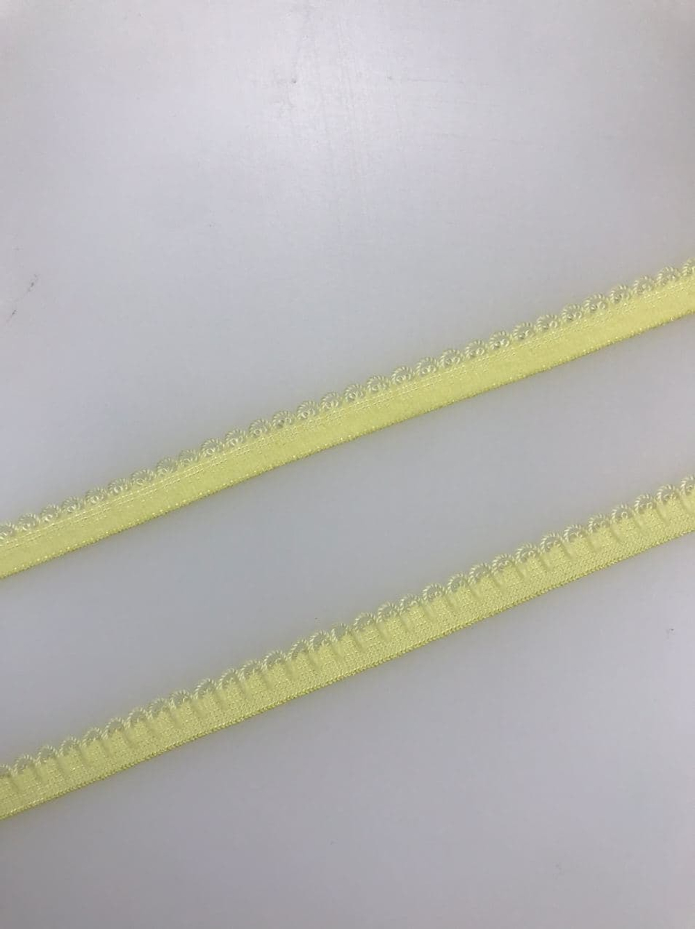 Отделочная резинка ажурная светло-желтая 10 мм