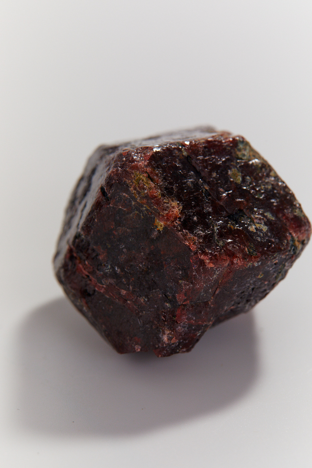 Альмандин (гранат) кристалл М