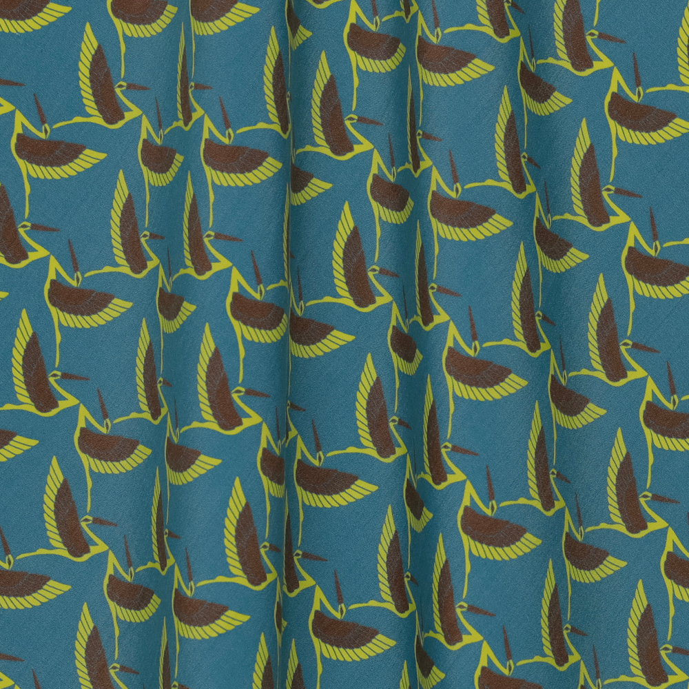 Шёлково-вискозная ткань "Цапли" на оттенке голубого (114 г/м2)