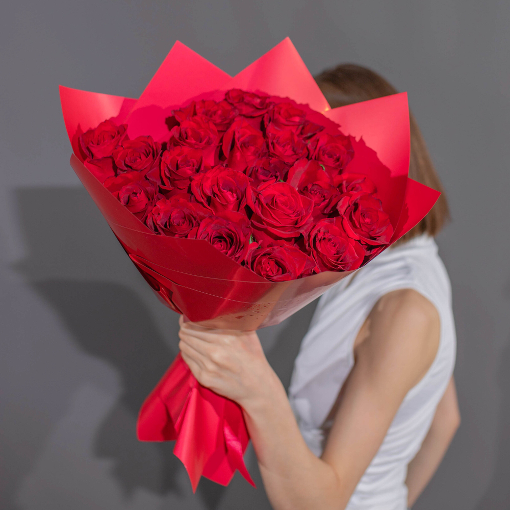 Букет 21 красная Роза Кения 40 см в пленке