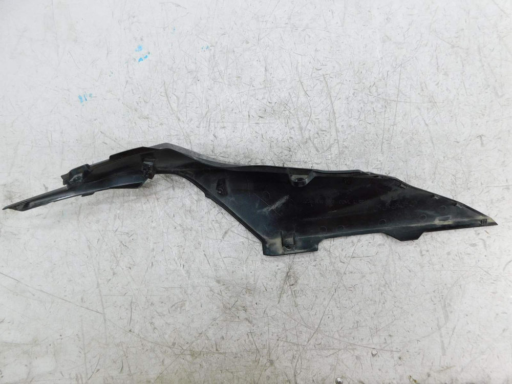 Пластик задний левый Honda VFR800 77230-MJM-D000