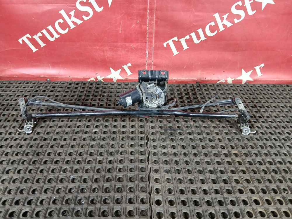 Трапеция стеклоочистителей в сборе