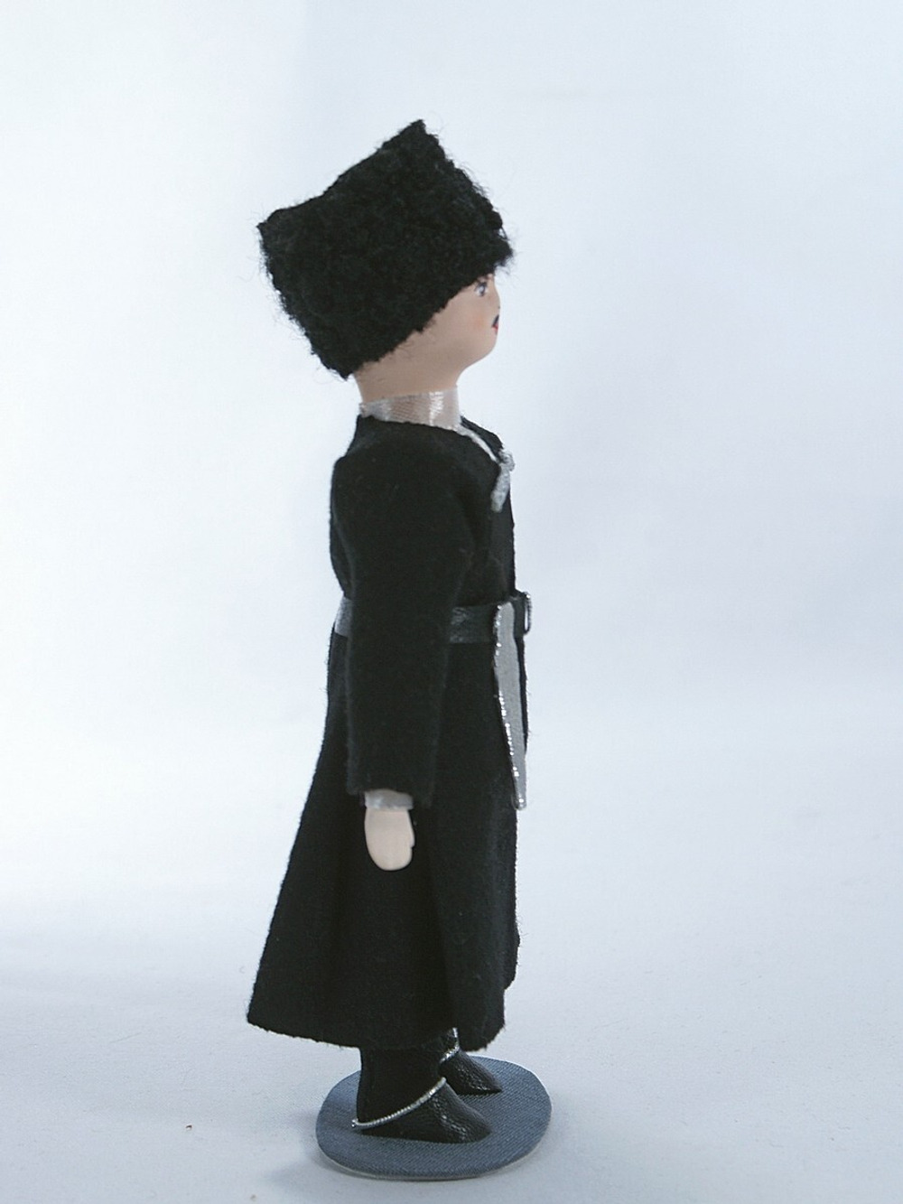 Кукла коллекционная в кавказском мужском костюме: черкеска, папаха