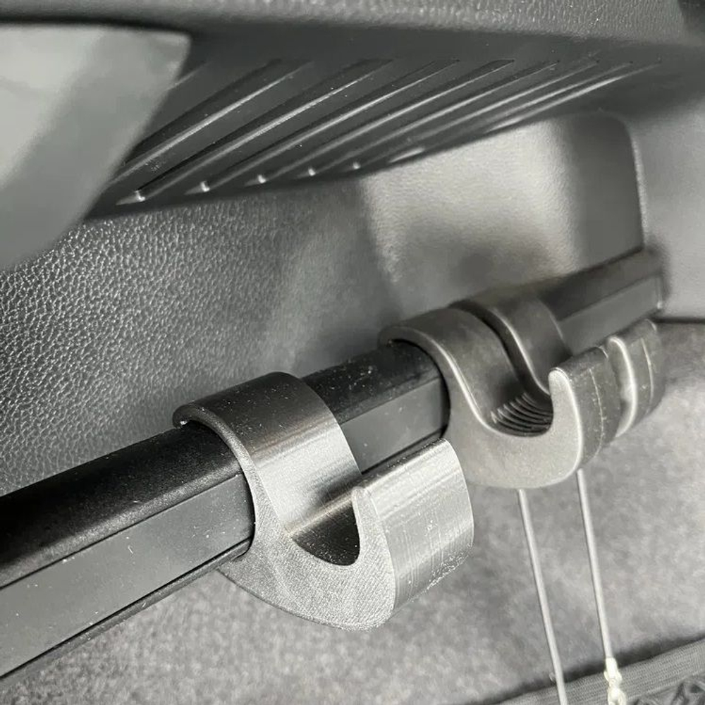 Крюк для фиксации груза в багажнике Skoda Kodiaq, Karoq