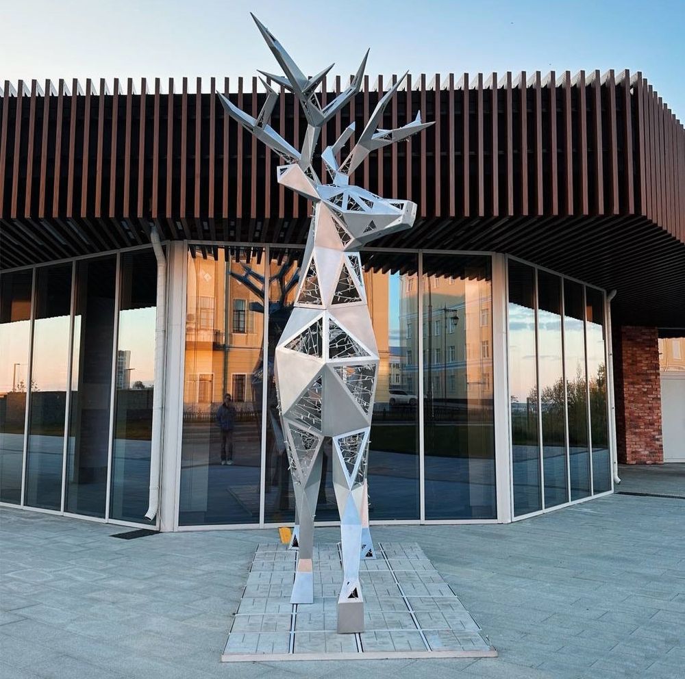 Полигональный светодиодный "Олень серебряный" 4 м