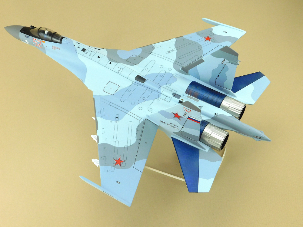 Модель самолета Су-35С (М1:48 ВКС России, RF-81719, 52, Камуфляж голубой)