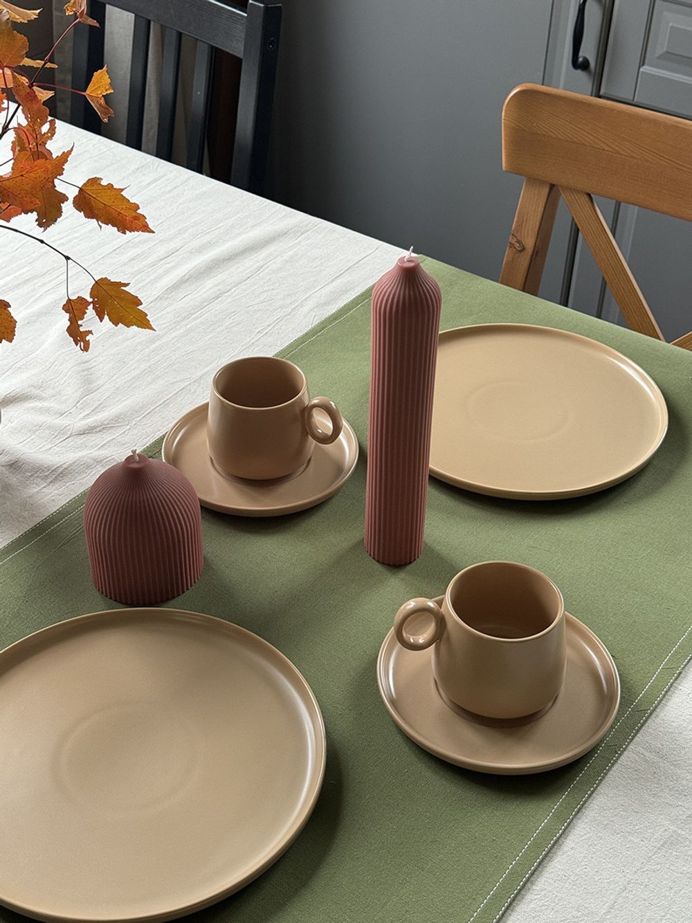 Набор из двух тарелок бежевого цвета из коллекции Essential, 25 см