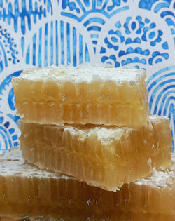 Мёд цветочный в мини- сотах разнотравный, Алтайский край, 385-490 гр.