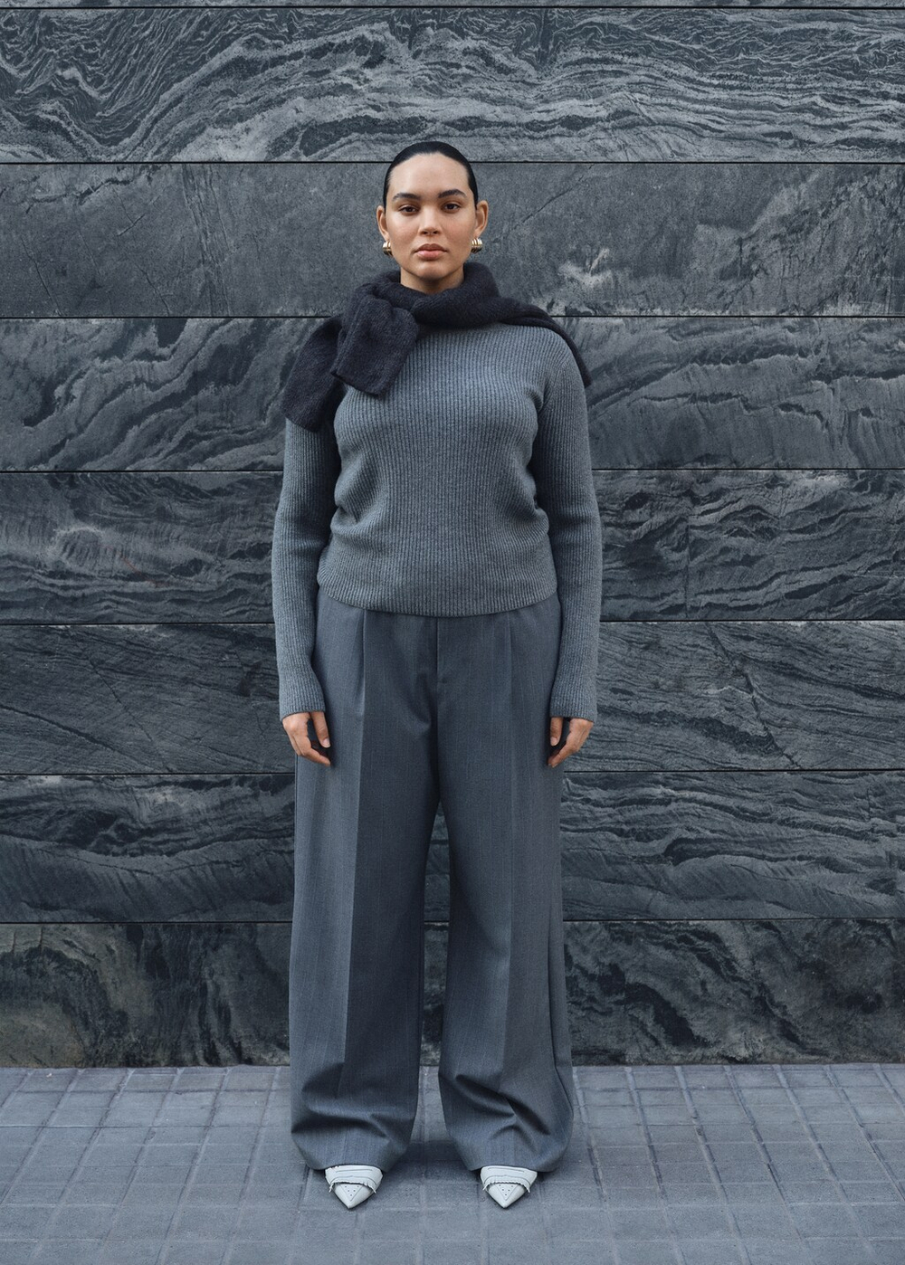 Джемпер в рубчик с вырезом-лодочкой