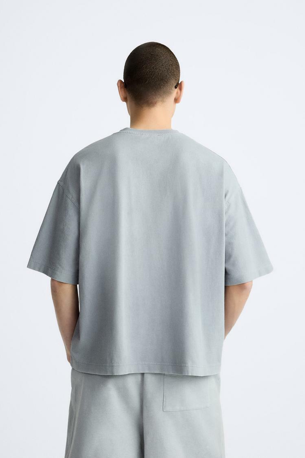 ZARA ФУТБОЛКА ГЕОМЕТРИЧЕСКОГО КРОЯ, СВЕТЛО-СЕРЫЙ