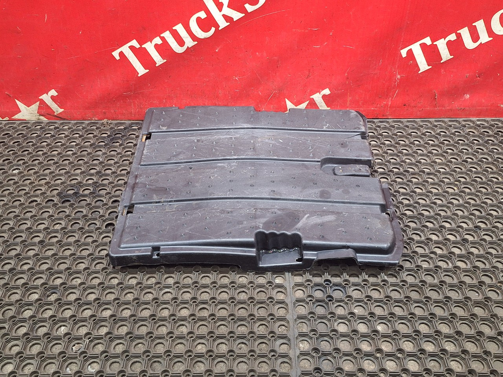 Крышка ящика АКБ