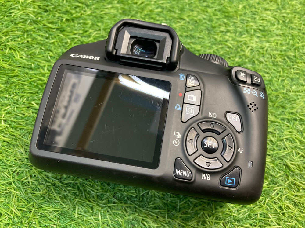 Canon EOS 1100D kit 18-55mm lll 22.000 кадров