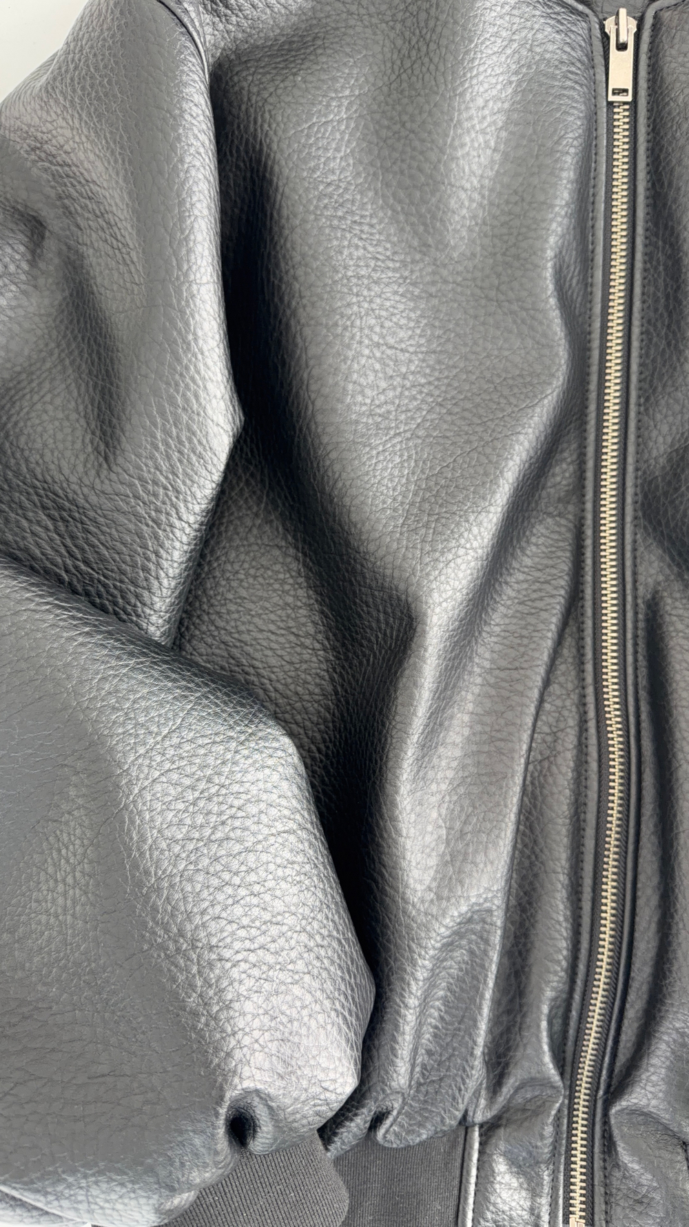 PRE-ORDER BOMBER BLACK’26